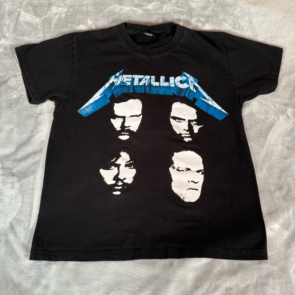 Metallica Band T Shirt Mens M Cropped Fit Heavy Metal Music Faded Black Y2K